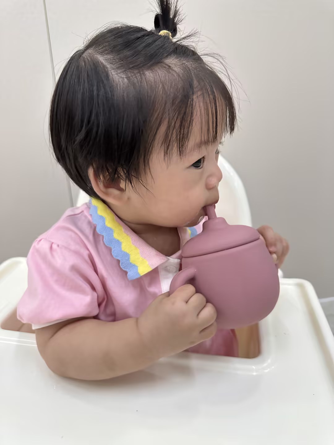 silikoninis kūdikio puodelis su šiaudeliais