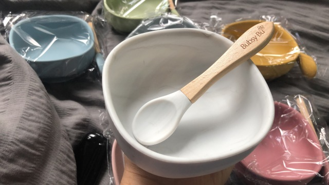 https://www.silicone- whoilers.com/silicone-baby-bowl-sक्शन- خوراک-no-spill-l-melikey.html