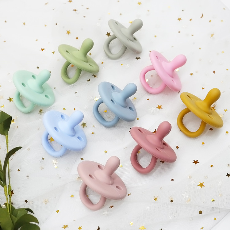 https://www.silicon-wholesale.com/baby-pacifier-with-case-silicone-bpa-free-oem-l-melikey.html