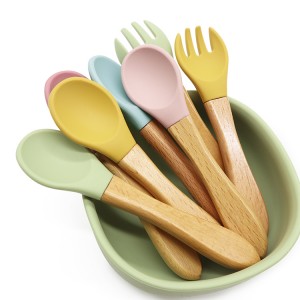 https://www.silicone-wholesale.com/baby-feeding-bowl-and-spoon-set-wood-bowl-with-spill-proof-l-melikey.html