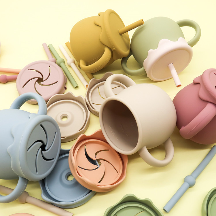 https://www.silicone-wholesale.com/silicone-cup-with-Straw-baby-wholesale-l-melikey.html