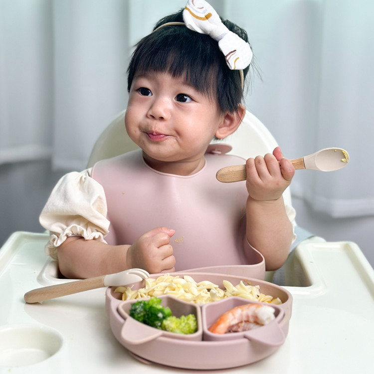 https://www.silicone-wholesale.com/silicone-kids-plates-supplier-factory-l-melikey.html